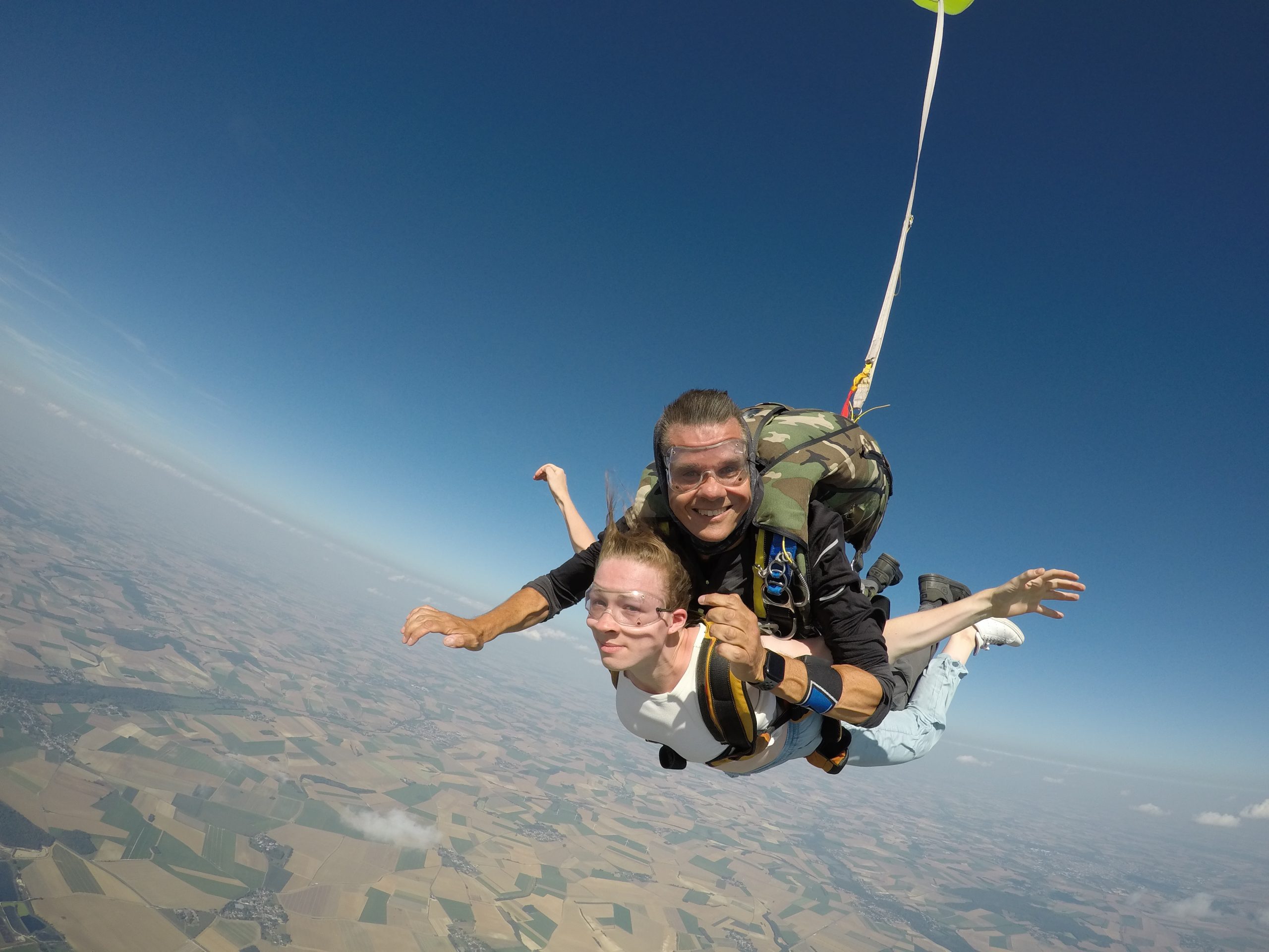 Bon-cadeau-saut-en-parachute-a-paris